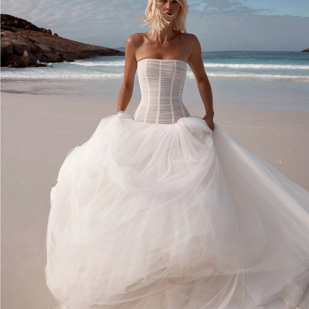Elegant White Strapless Wedding Dress